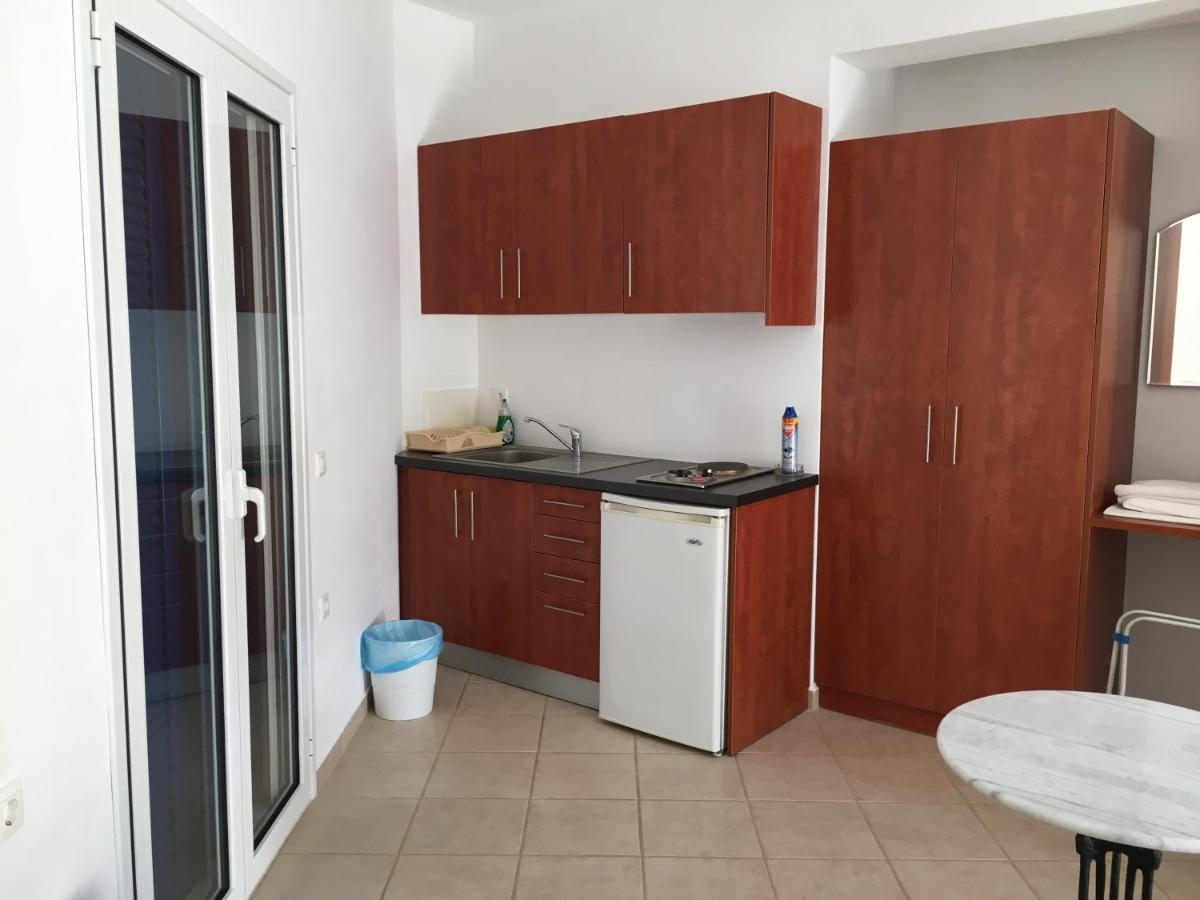 Eugenia Travasarou Sea View Appartments 酒店